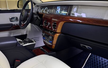 Rolls-Royce Phantom VIII, 2017 год, 42 000 000 рублей, 22 фотография