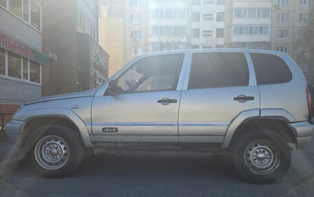 Chevrolet Niva I рестайлинг, 2004 год, 280 000 рублей, 2 фотография