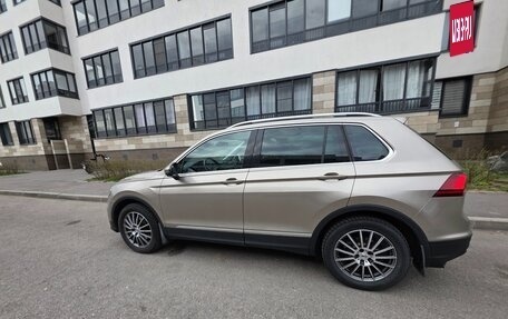 Volkswagen Tiguan II, 2018 год, 3 050 000 рублей, 6 фотография