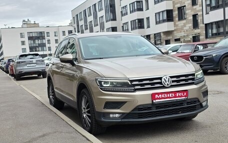 Volkswagen Tiguan II, 2018 год, 3 050 000 рублей, 2 фотография