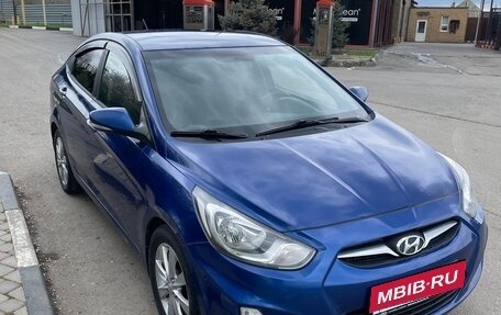 Hyundai Solaris II рестайлинг, 2011 год, 565 000 рублей, 2 фотография