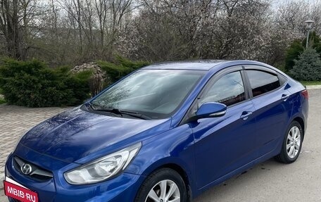 Hyundai Solaris II рестайлинг, 2011 год, 565 000 рублей, 3 фотография