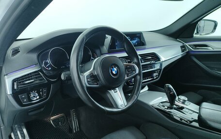 BMW 5 серия, 2019 год, 3 360 000 рублей, 15 фотография