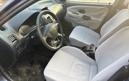 Mitsubishi Carisma I, 2001 год, 144 000 рублей, 6 фотография