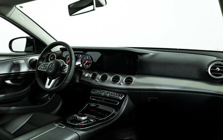 Mercedes-Benz E-Класс, 2020 год, 2 700 000 рублей, 9 фотография