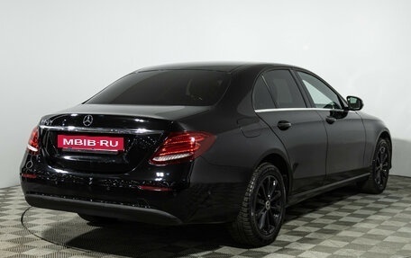 Mercedes-Benz E-Класс, 2020 год, 2 700 000 рублей, 5 фотография