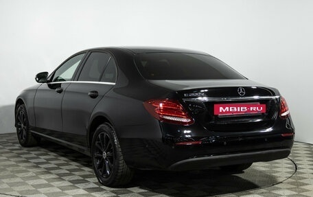 Mercedes-Benz E-Класс, 2020 год, 2 700 000 рублей, 7 фотография