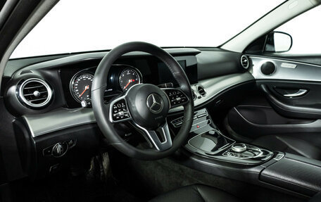 Mercedes-Benz E-Класс, 2020 год, 2 700 000 рублей, 11 фотография