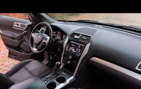 Ford Explorer VI, 2013 год, 1 250 000 рублей, 5 фотография