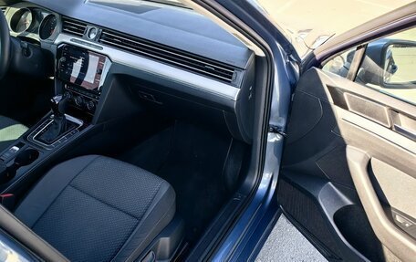 Volkswagen Passat B8 рестайлинг, 2017 год, 1 900 000 рублей, 14 фотография