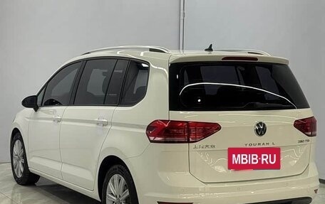 Volkswagen Touran III, 2022 год, 1 670 000 рублей, 6 фотография