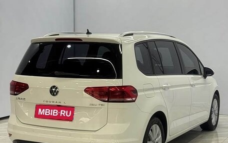 Volkswagen Touran III, 2022 год, 1 670 000 рублей, 5 фотография