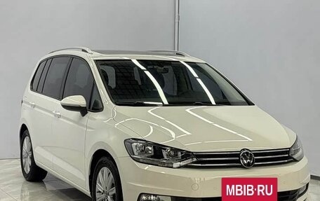 Volkswagen Touran III, 2022 год, 1 670 000 рублей, 2 фотография