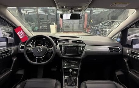 Volkswagen Touran III, 2022 год, 1 670 000 рублей, 13 фотография