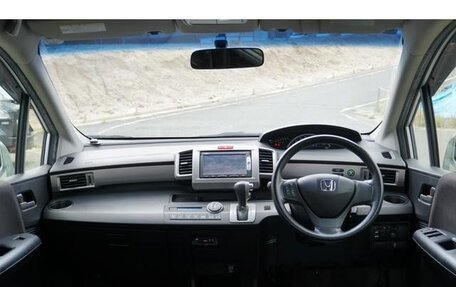 Honda Freed I, 2015 год, 845 000 рублей, 10 фотография