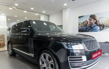 Land Rover Range Rover IV рестайлинг, 2019 год, 9 350 000 рублей, 3 фотография