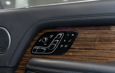 Land Rover Range Rover IV рестайлинг, 2019 год, 9 350 000 рублей, 32 фотография