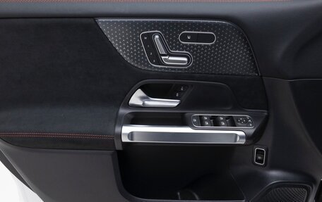 Mercedes-Benz GLB, 2025 год, 19 фотография