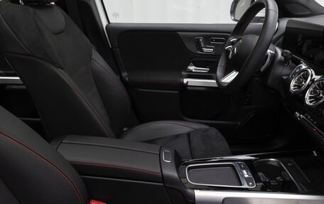 Mercedes-Benz GLB, 2025 год, 18 фотография