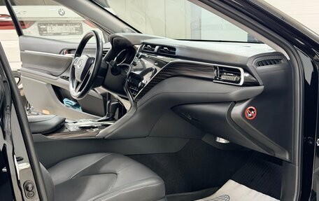 Toyota Camry, 2018 год, 3 350 000 рублей, 22 фотография