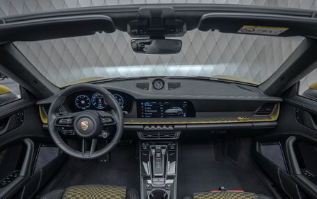 Porsche 911, 2025 год, 32 000 000 рублей, 16 фотография