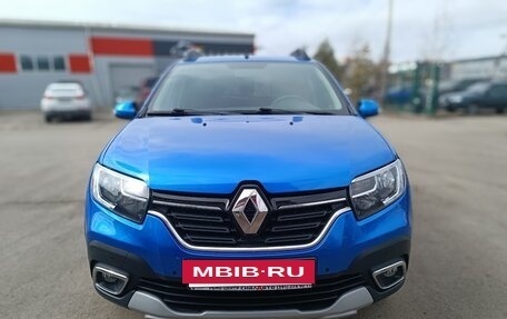 Renault Sandero II рестайлинг, 2022 год, 1 560 000 рублей, 2 фотография