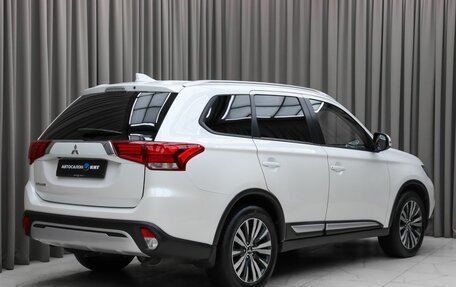 Mitsubishi Outlander III рестайлинг 3, 2020 год, 2 490 000 рублей, 4 фотография