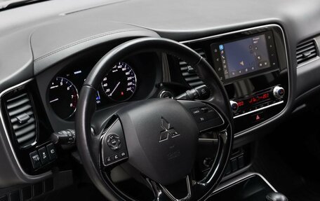 Mitsubishi Outlander III рестайлинг 3, 2020 год, 2 490 000 рублей, 8 фотография