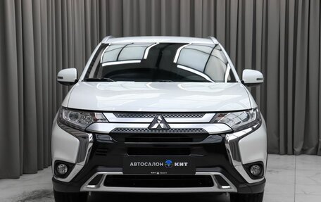 Mitsubishi Outlander III рестайлинг 3, 2020 год, 2 490 000 рублей, 2 фотография