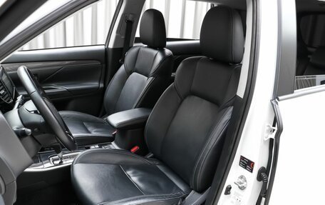 Mitsubishi Outlander III рестайлинг 3, 2020 год, 2 490 000 рублей, 9 фотография