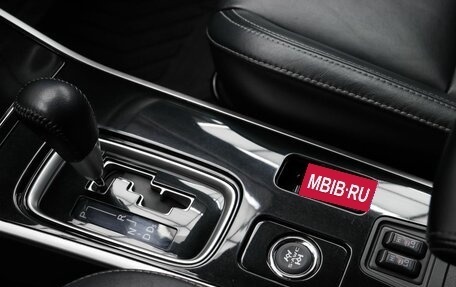 Mitsubishi Outlander III рестайлинг 3, 2020 год, 2 490 000 рублей, 14 фотография