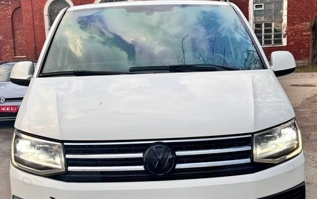 Volkswagen Caravelle T6 рестайлинг, 2015 год, 2 400 000 рублей, 1 фотография