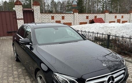 Mercedes-Benz E-Класс, 2019 год, 3 400 000 рублей, 1 фотография