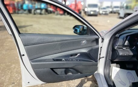 Hyundai Elantra, 2021 год, 2 100 000 рублей, 13 фотография