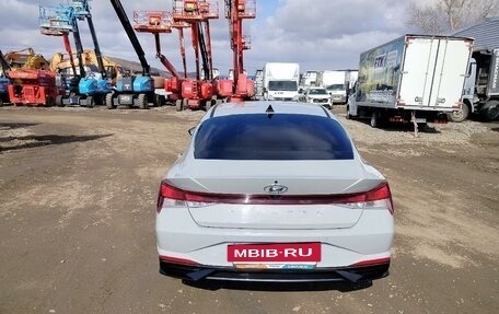 Hyundai Elantra, 2021 год, 2 100 000 рублей, 8 фотография