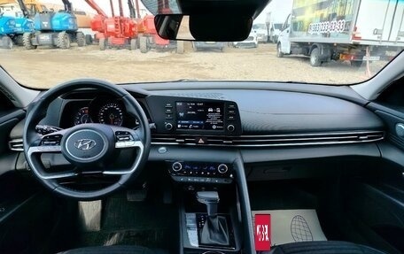 Hyundai Elantra, 2021 год, 2 100 000 рублей, 17 фотография