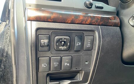 Toyota Land Cruiser 200, 2011 год, 2 980 000 рублей, 21 фотография