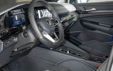 Volkswagen Golf VIII, 2023 год, 2 150 000 рублей, 17 фотография