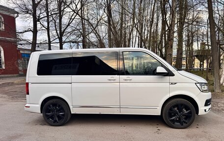 Volkswagen Caravelle T6 рестайлинг, 2015 год, 2 400 000 рублей, 4 фотография
