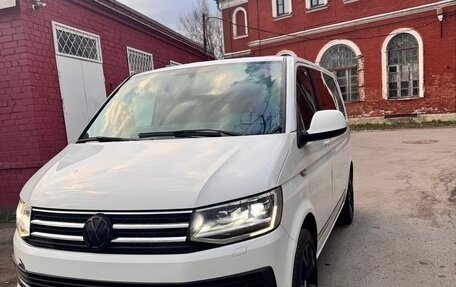 Volkswagen Caravelle T6 рестайлинг, 2015 год, 2 400 000 рублей, 2 фотография