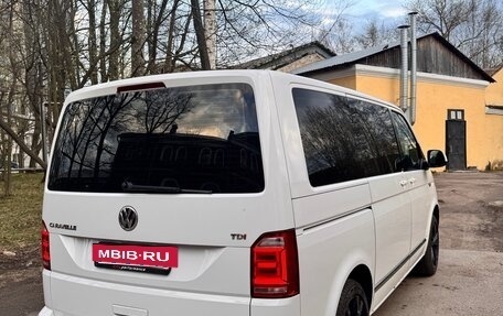Volkswagen Caravelle T6 рестайлинг, 2015 год, 2 400 000 рублей, 5 фотография