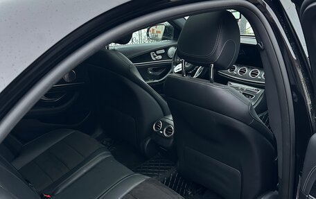 Mercedes-Benz E-Класс, 2019 год, 3 400 000 рублей, 4 фотография