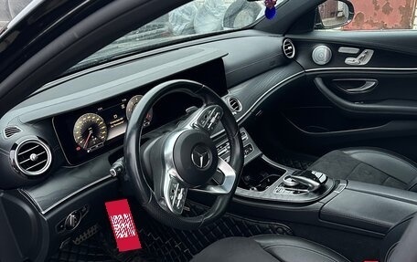 Mercedes-Benz E-Класс, 2019 год, 3 400 000 рублей, 7 фотография