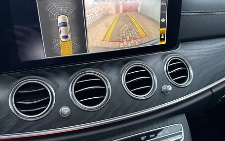 Mercedes-Benz E-Класс, 2019 год, 3 400 000 рублей, 13 фотография