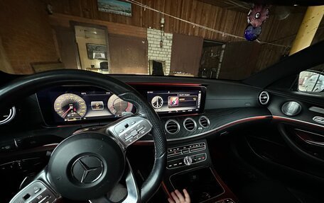 Mercedes-Benz E-Класс, 2019 год, 3 400 000 рублей, 14 фотография