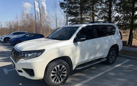 Toyota Land Cruiser Prado 150 рестайлинг 2, 2022 год, 7 800 000 рублей, 2 фотография