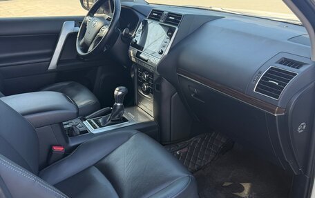 Toyota Land Cruiser Prado 150 рестайлинг 2, 2022 год, 7 800 000 рублей, 8 фотография