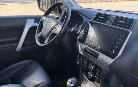 Toyota Land Cruiser Prado 150 рестайлинг 2, 2022 год, 7 800 000 рублей, 9 фотография