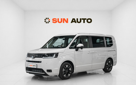 Honda Stepwgn, 2023 год, 3 650 000 рублей, 1 фотография