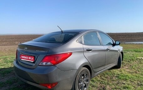 Hyundai Solaris II рестайлинг, 2015 год, 880 000 рублей, 1 фотография